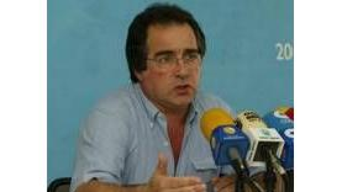 Imagen de archivo de Óscar Garnelo en una rueda de prensa