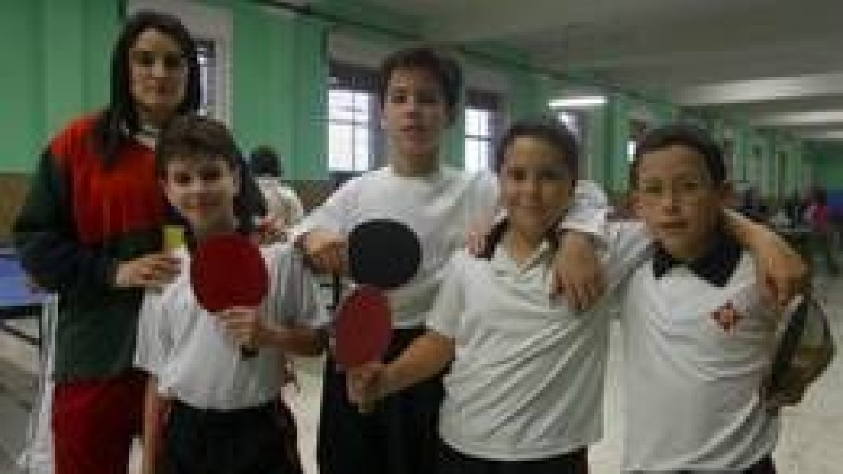 Formación del equipo alevín masculino del Colegio Leonés Jesús Maestro