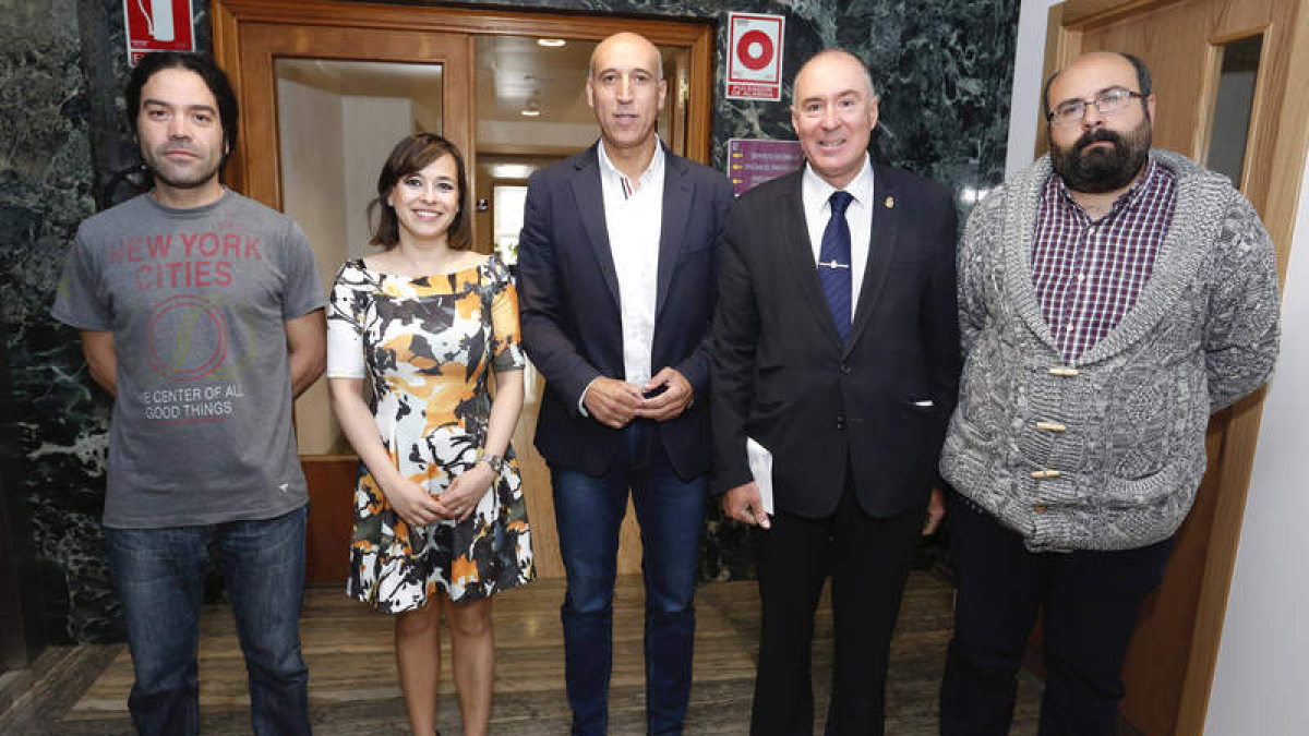 Óscar Fuentes, Gemma Villarroel, José Antonio Diez, Eduardo López Sendino y Santi Ordóñez, ayer. RAMIRO