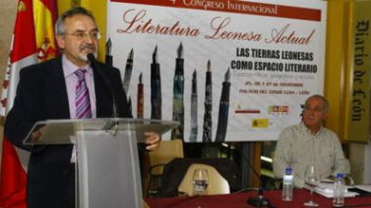 José Enrique Martínez y Alfonso García, ayer, durante la conferencia.