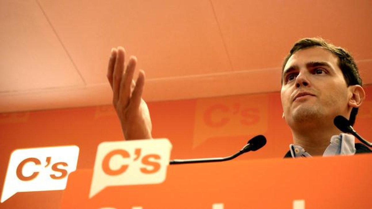 El líder de Ciudadanos y número uno para las elecciones generales del 20 de diciembre, Albert Rivera, durante una rueda de prensa en una foto de archivo.
