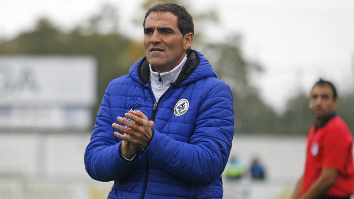 Paulino Martínez, entrenador del Atlético Astorga. F. OTERO