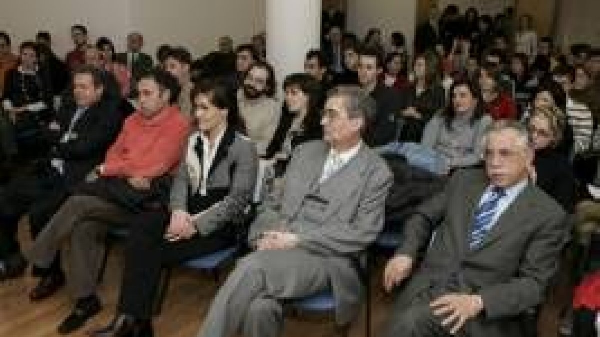Los espectadores abarrotaron la sala del Club de Prensa