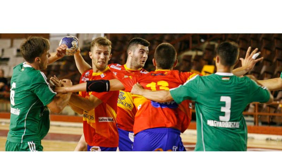 Los júnior durante su preparación en León. FERNANDO OTERO