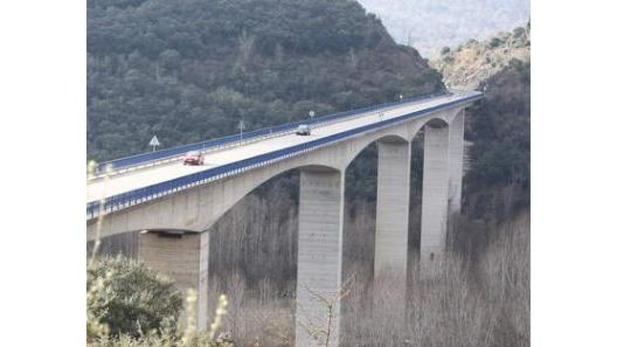 Viaducto de la actual carretera N-120 en Sobrado, en una imagen de archivo.