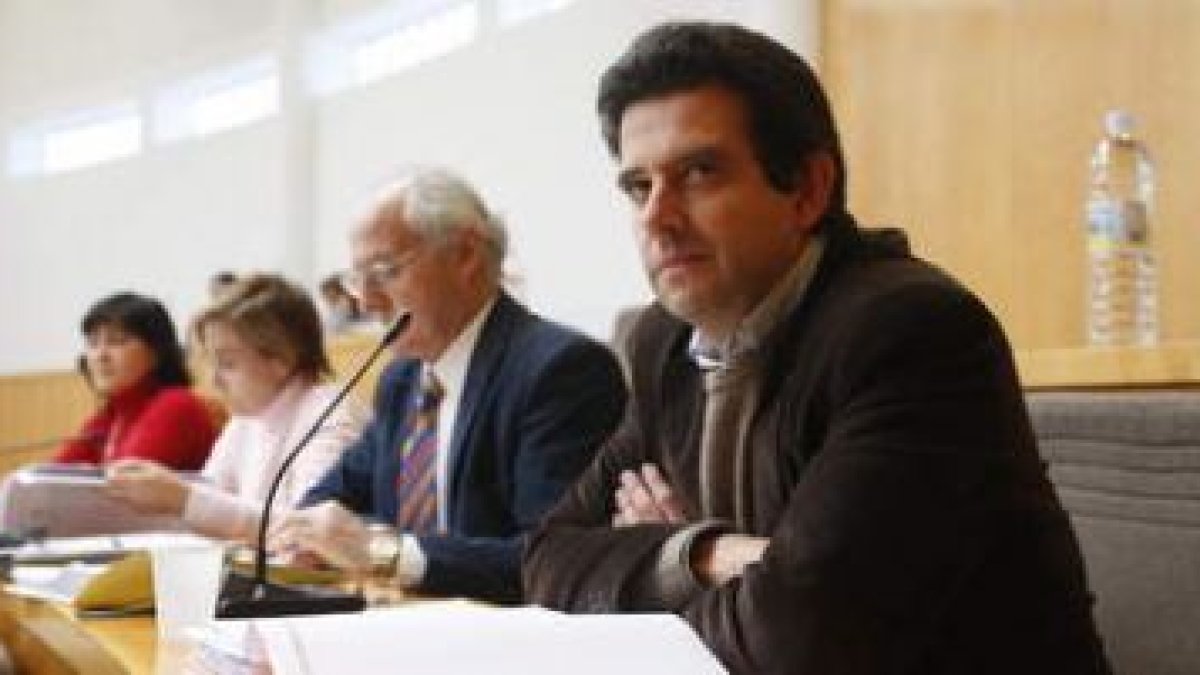 Tras su cese como concejal de UPL, Luis Herrero Rubinat es no adscrito