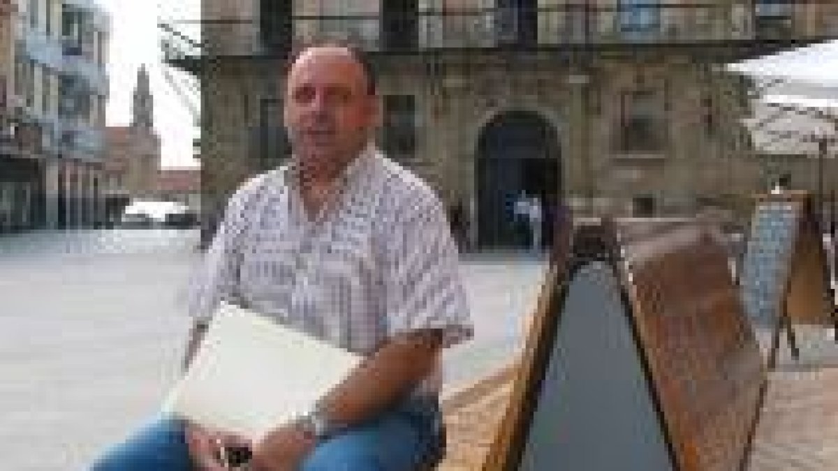Rafael Álvarez anunció en Astorga los próximos actos de la casa