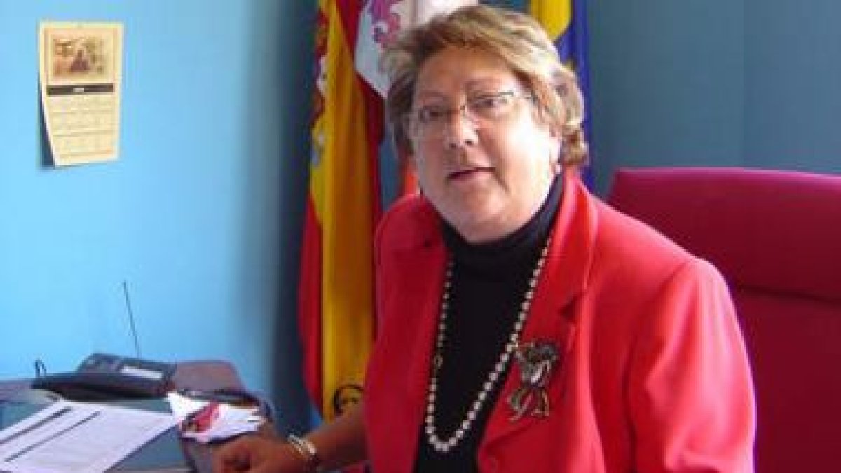 La candidata del PP en Mansilla, María Paz Díez, en su despacho municipal.