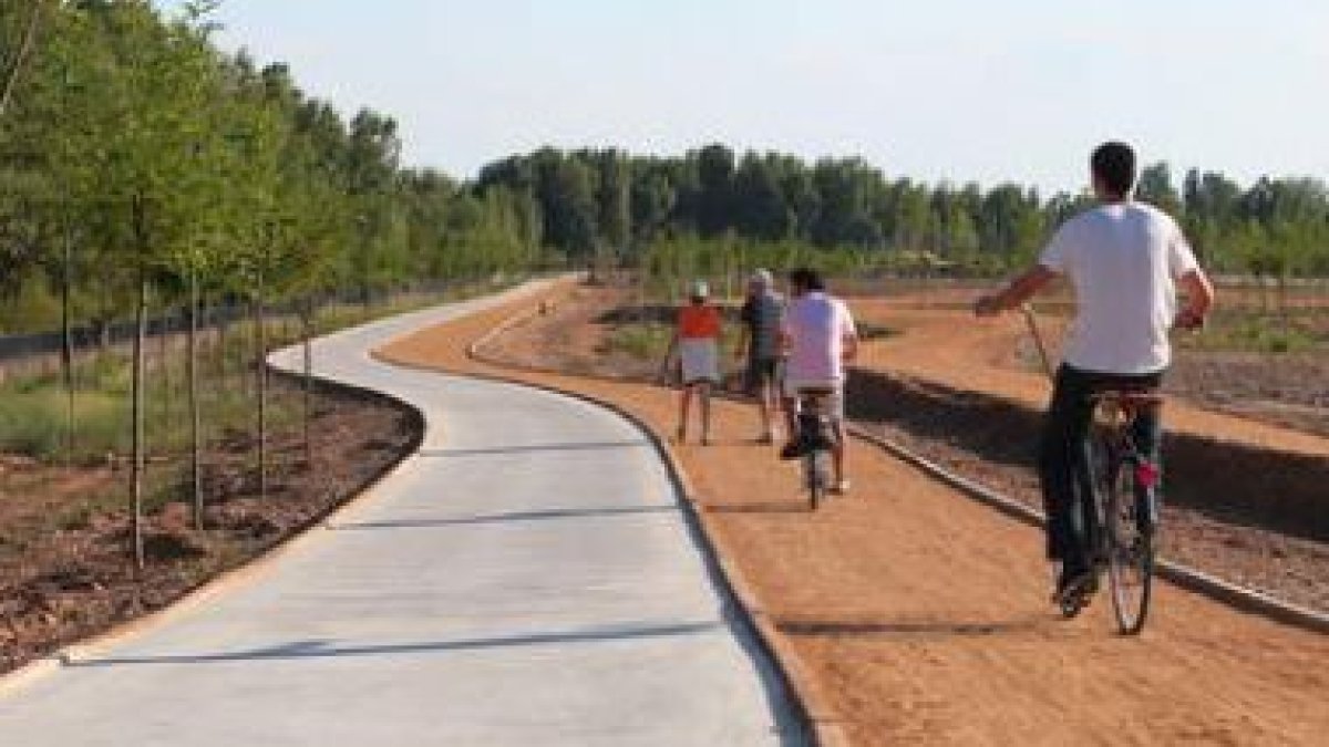 Algunos de los primeros usuarios de esta nueva ruta urbana, esta pasada semana.