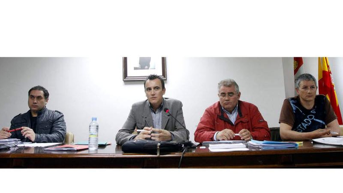 Javier Morea (CC.OO.), José Carlos Cosgaya (UGT), Julio César Tuñón (Aitul) y Faustino García (Aitul).