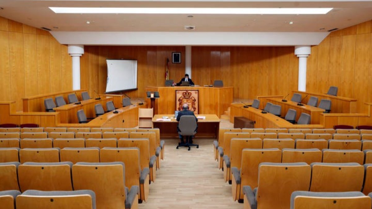 Salón de plenos del Ayuntamiento de San Andrés del Rabanedo. MARCIANO PÉREZ