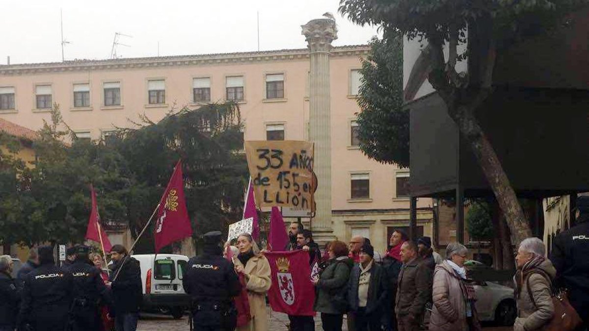 Leonesistas concentrados en San Isidoro.