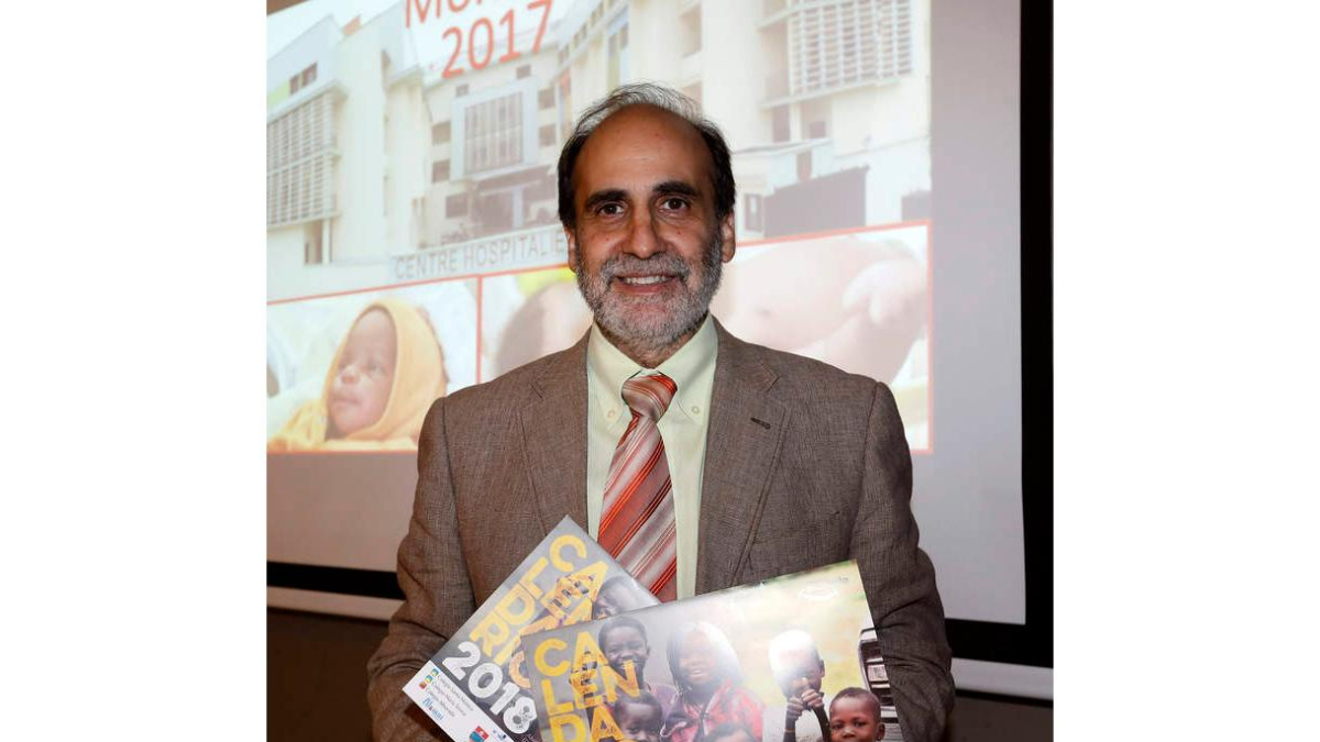 Enrique Barrio García, ayer en el ámbito cultural de El Corte Inglés. MARCIANO
