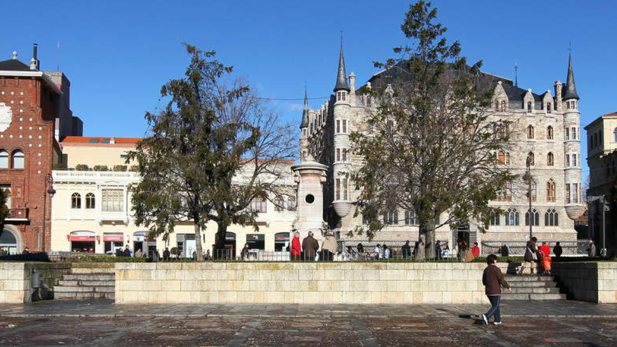 El ascensor se ubicará en el jardincillo, aunque también existe la opción de colocarlo delante del muro de las escaleras.