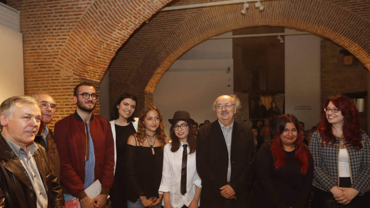 Antonio Colinas recibió ayer un homenaje en el Palacio del Conde Luna. JESÚS F. SALVADORES
