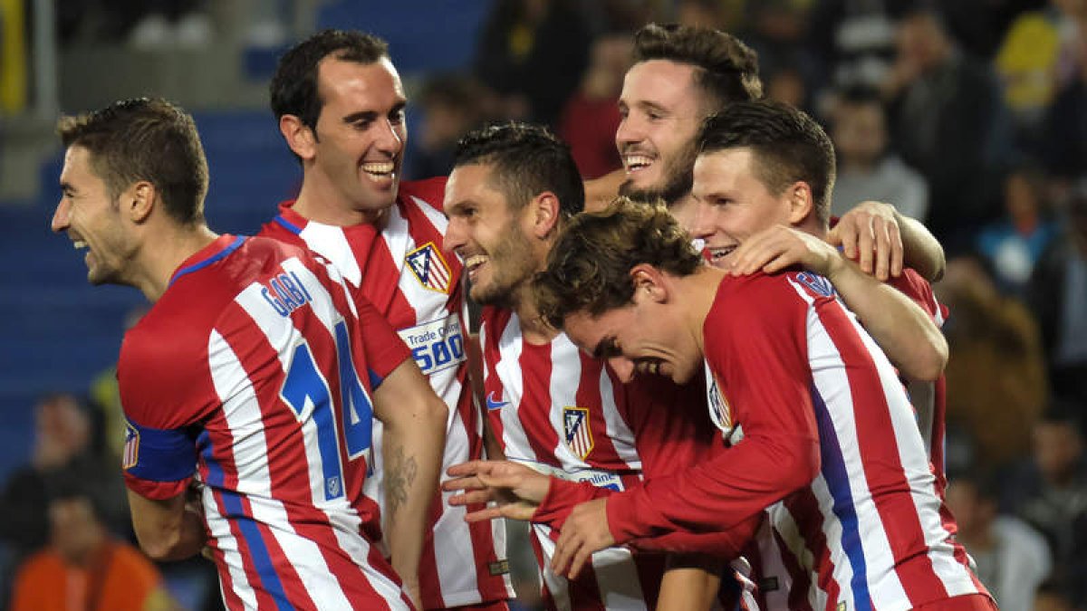 Los jugadores atléticos celebran el gol anotado por Koke que ponía por delante a los visitantes. MEDINA