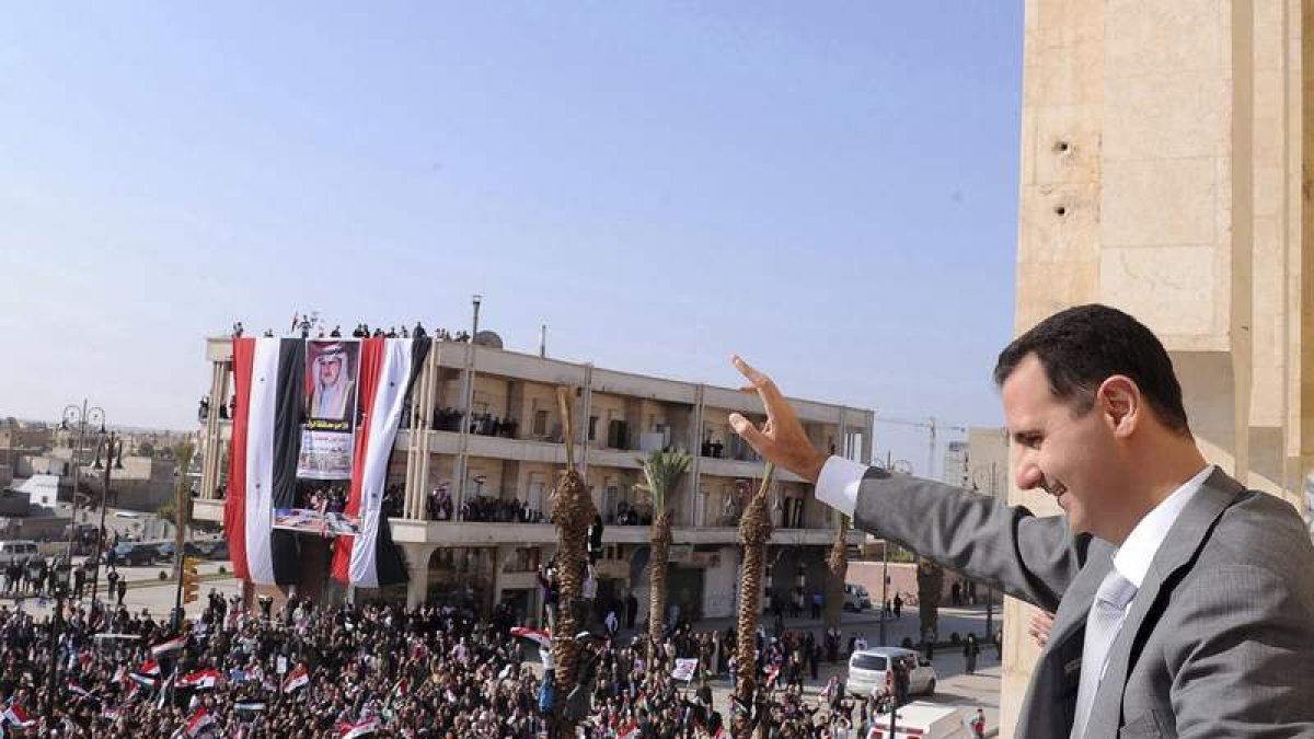 El presiente sirio, Al Asad, dirigiéndose a la población.