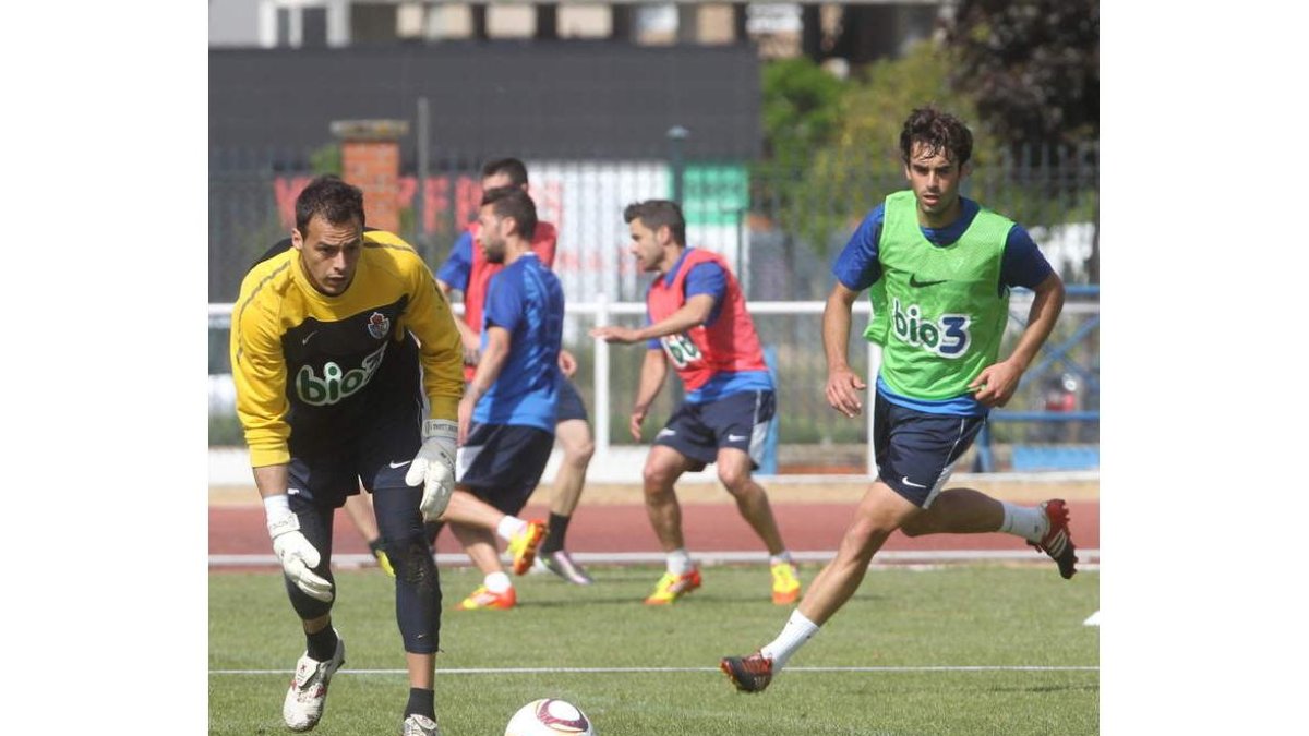 La plantilla de la Deportiva se ejercita con el punto de mira situado en el Villarreal.