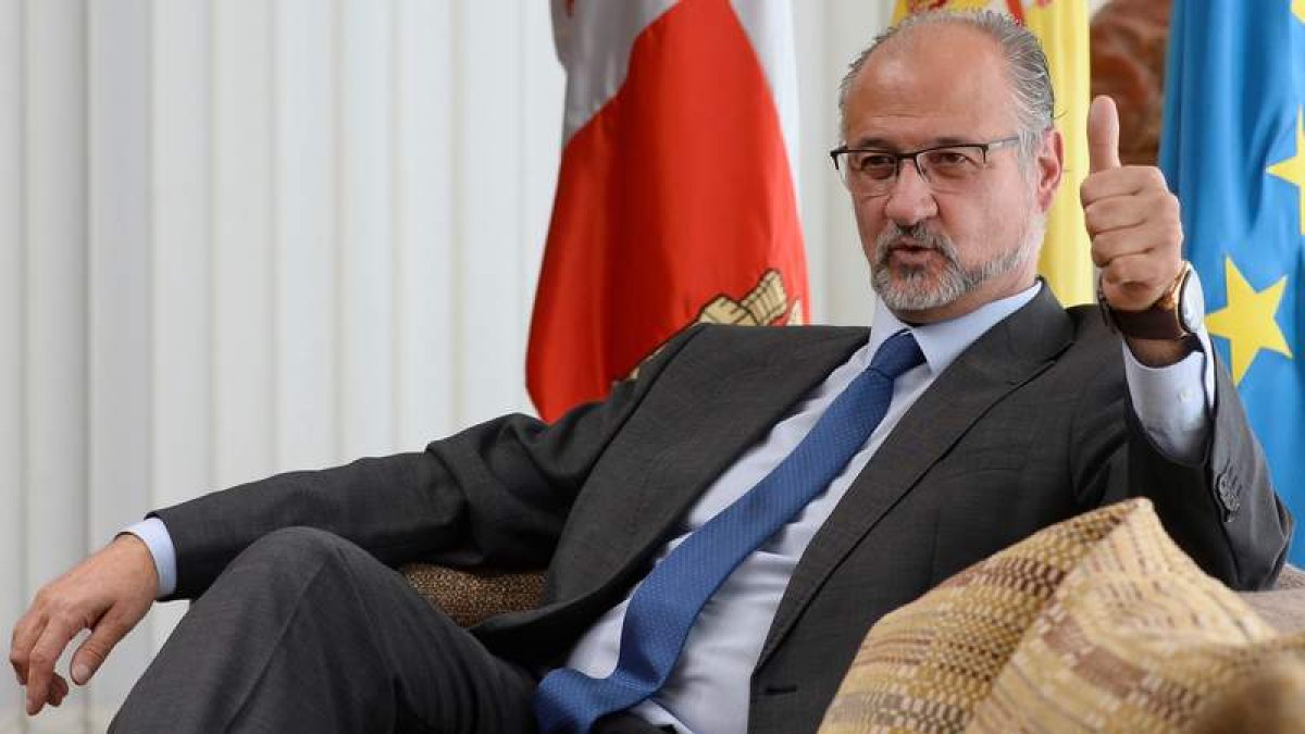 El presidente de las Cortes de Castilla y León, Luis Fuentes (Cs), durante la entrevista.