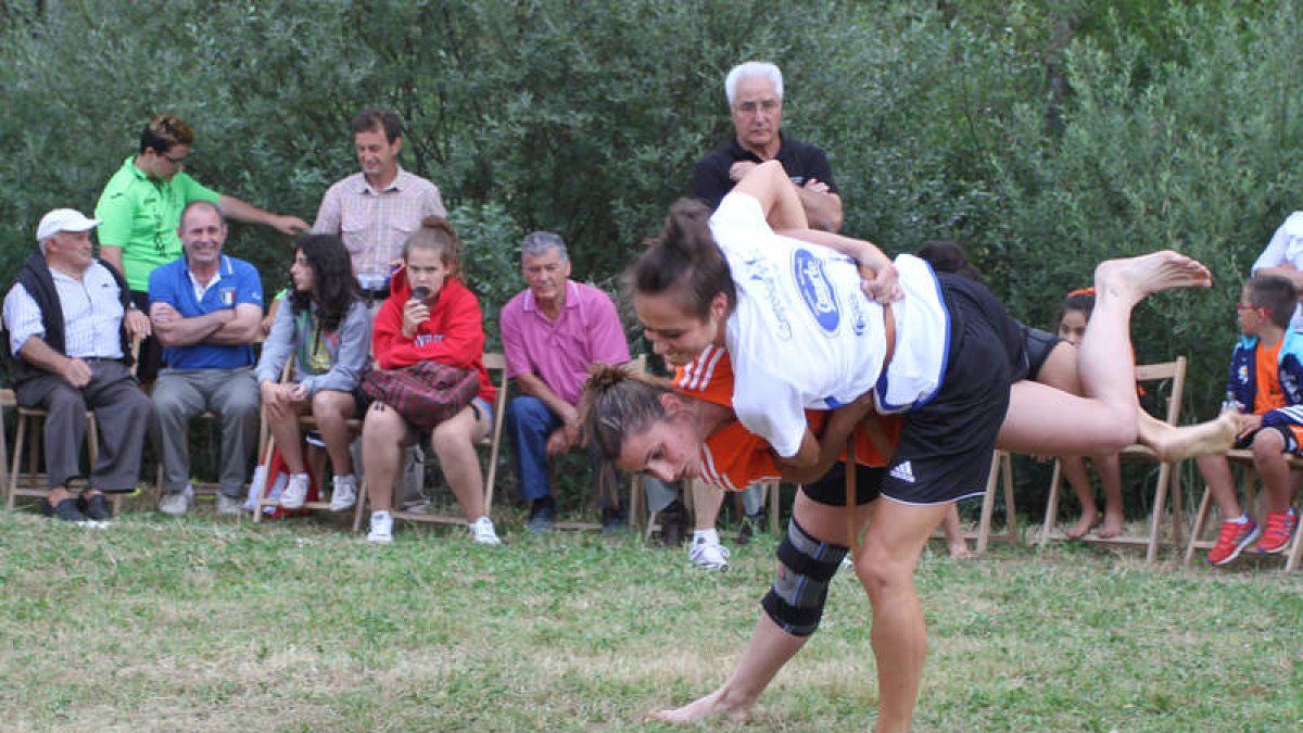 La primera final femenina, la de ligeros, se la ganaba Ana Fernández a la vigente campeona.
