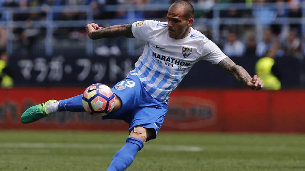 Sandro Ramírez, en un encuentro disputado esta temporada con el Málaga C.F. JORGE ZAPATA