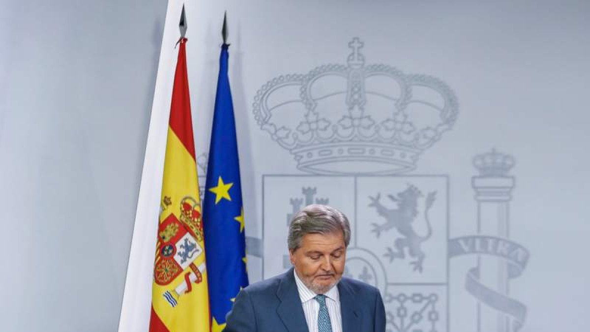 El portavoz del Gobierno, Íñigo Méndez de Vigo. EMILIO NARANJO