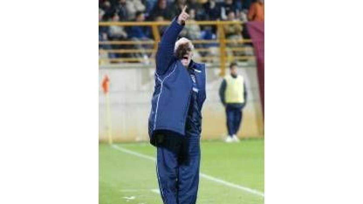 Aragonés no puede negar que entrenar a la selección le ilusiona