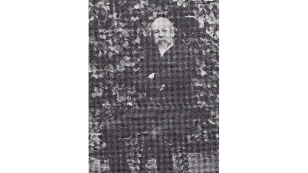 José Zorrilla, en el jardínde su casa