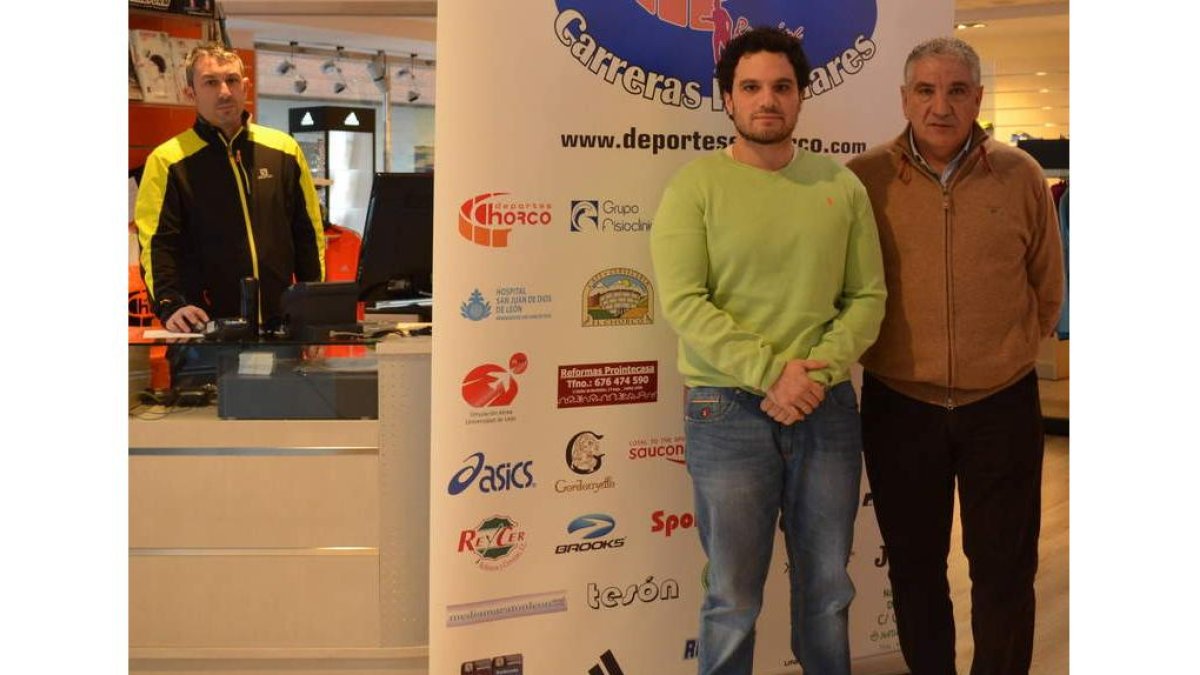 Un momento de la presentación de la carrera en Deportes Chorco.