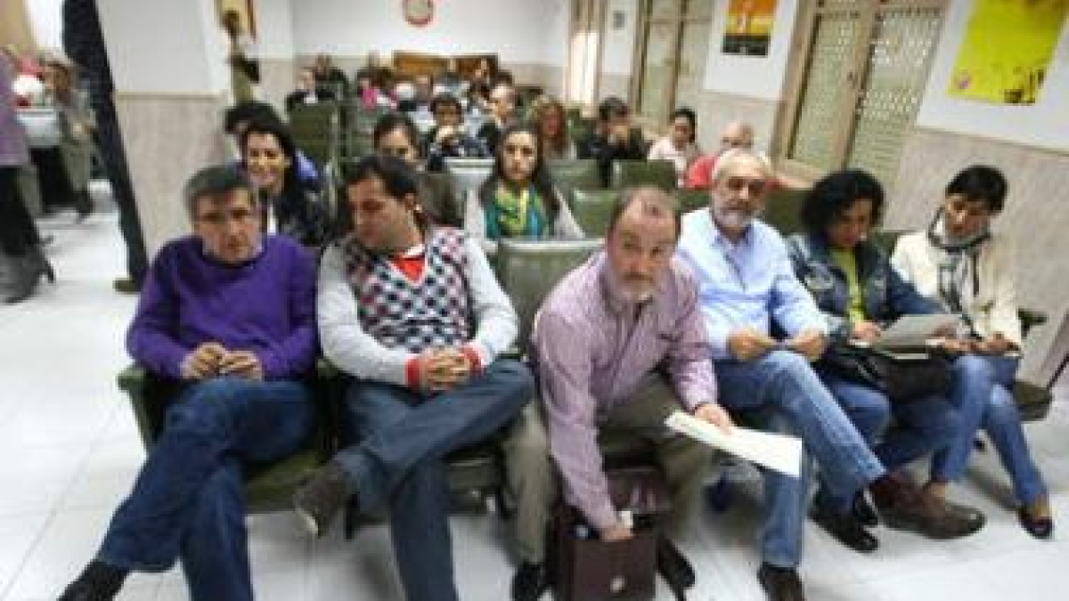 La ejecutiva local del PSOE se reunió en la sede de UGT en presencia de la dirección provincial.