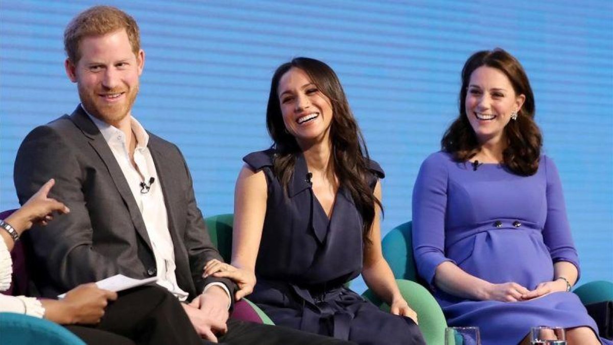 El príncipe Enrique junto a Meghan Markle y Kate Middleton, en un acto benéfico.
