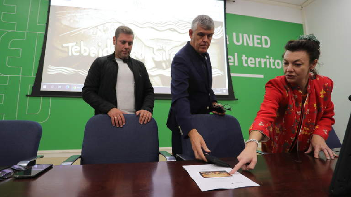 Iván Alonso, Jorge Vega y Elena Fieto, ayer en la Uned. ANA F. BARREDO