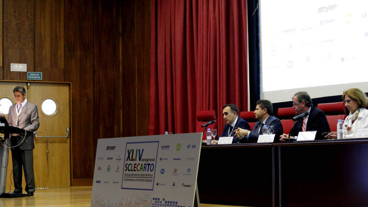 Inauguranción del congreso  de la Sclecarto en el salón de actos del Hospital de León. MARCIANO