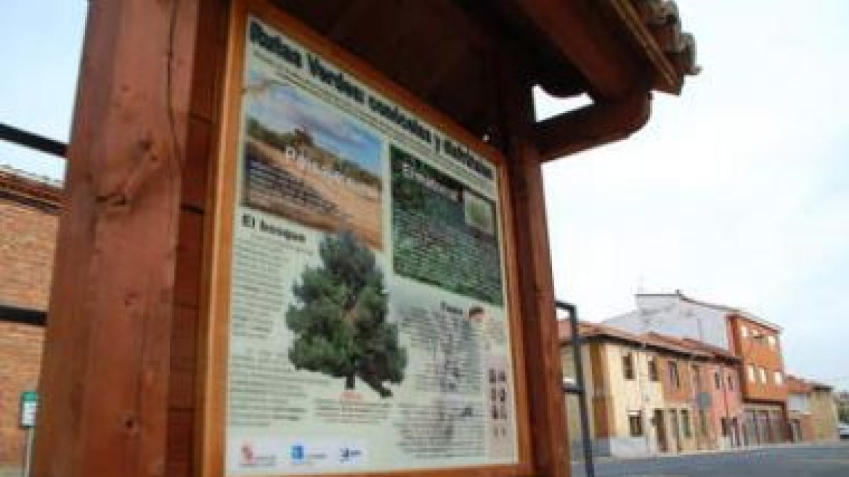 Uno de los paneles informativos colocados en las tres Rutas Verdes que recorren el municipio.