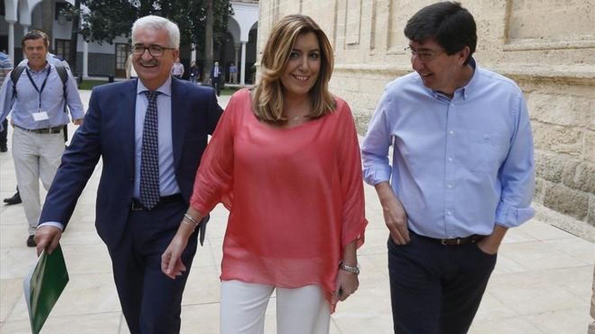 La presidenta de la Junta de Andalucía, Susana Díaz, junto al líder de Cs en la comunidad, Juan Marín (derecha), en una imagen del 2016.