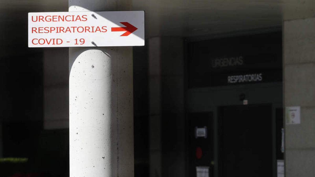 Acceso de pacientes con síntomas covid en Urgencias. RAMIRO