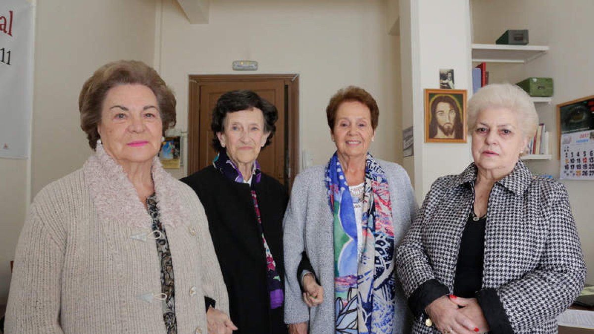 Cuali Fernández, Carmen Viñas, Mercedes González y Meri Fernández. SECUNDINO PÉREZ