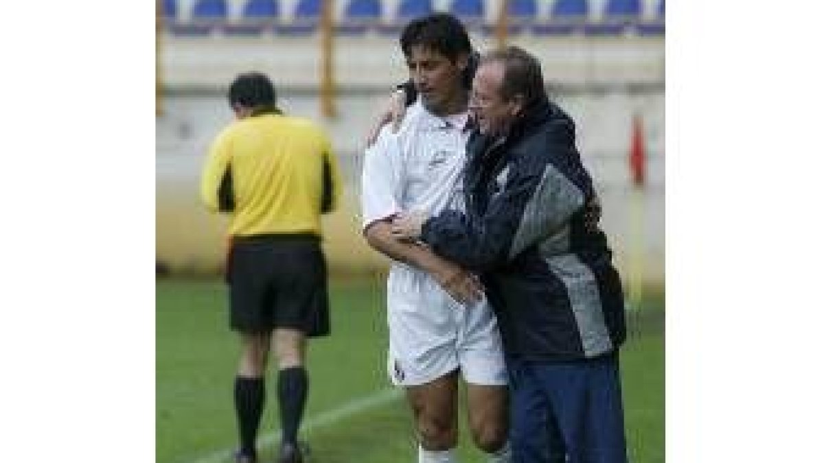 La lesión de Adriano deja a la Cultural sin una baza importante mañana