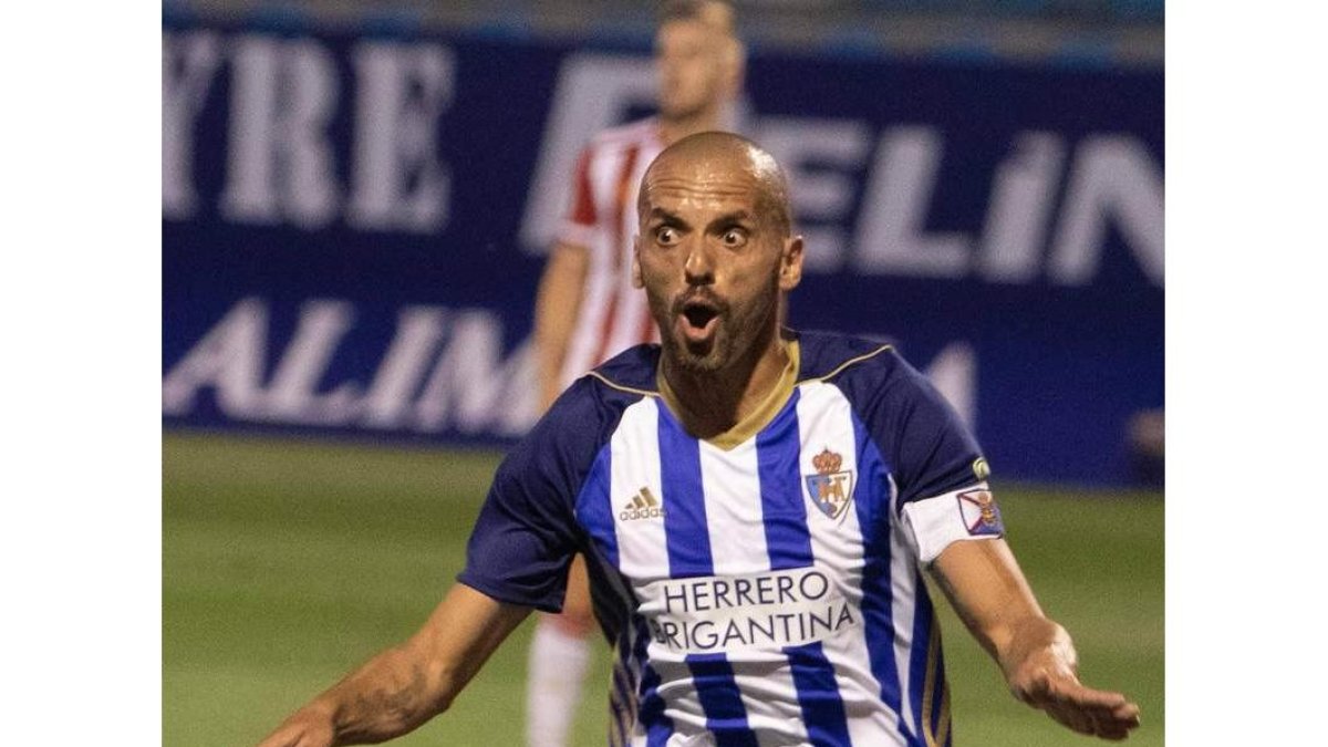 Yuri celebra el gol de la permanencia en Segunda División. SDP
