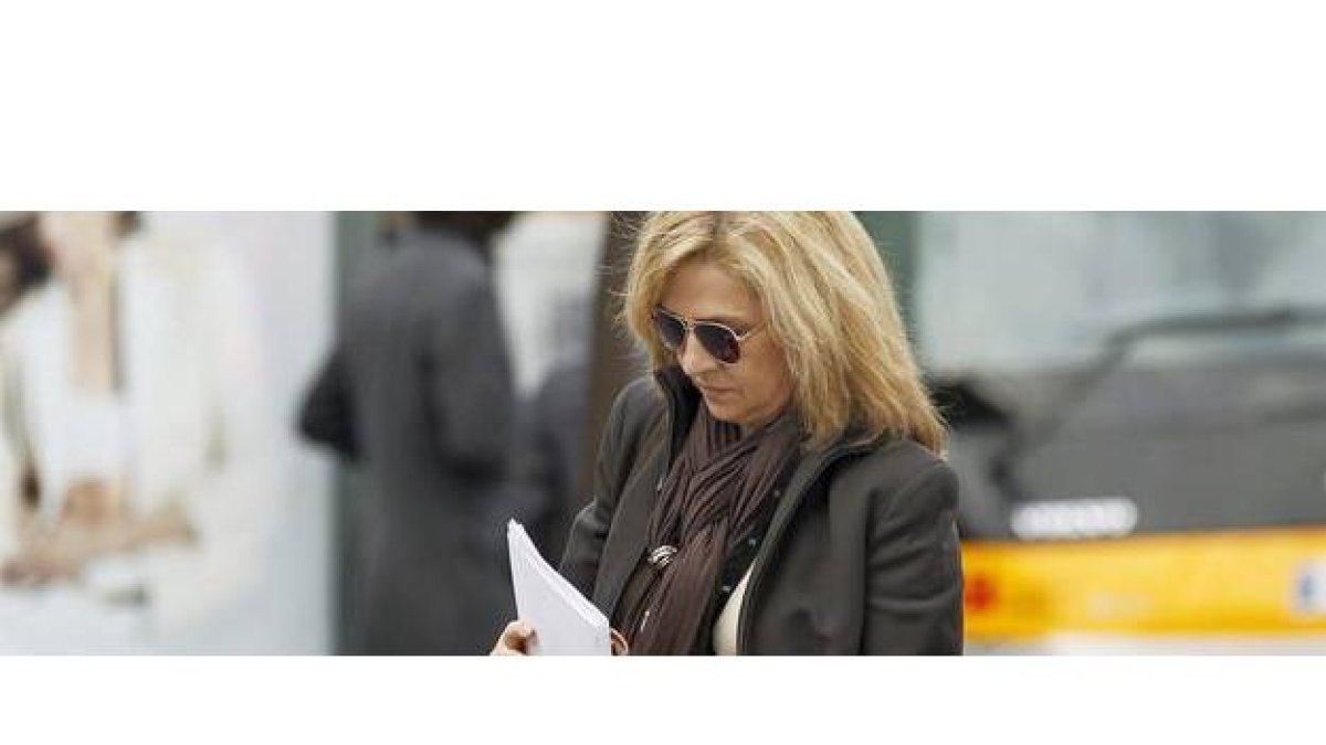 La infanta Crsitina llega a su trabajo en La Caixa el 5 de abril de 2013