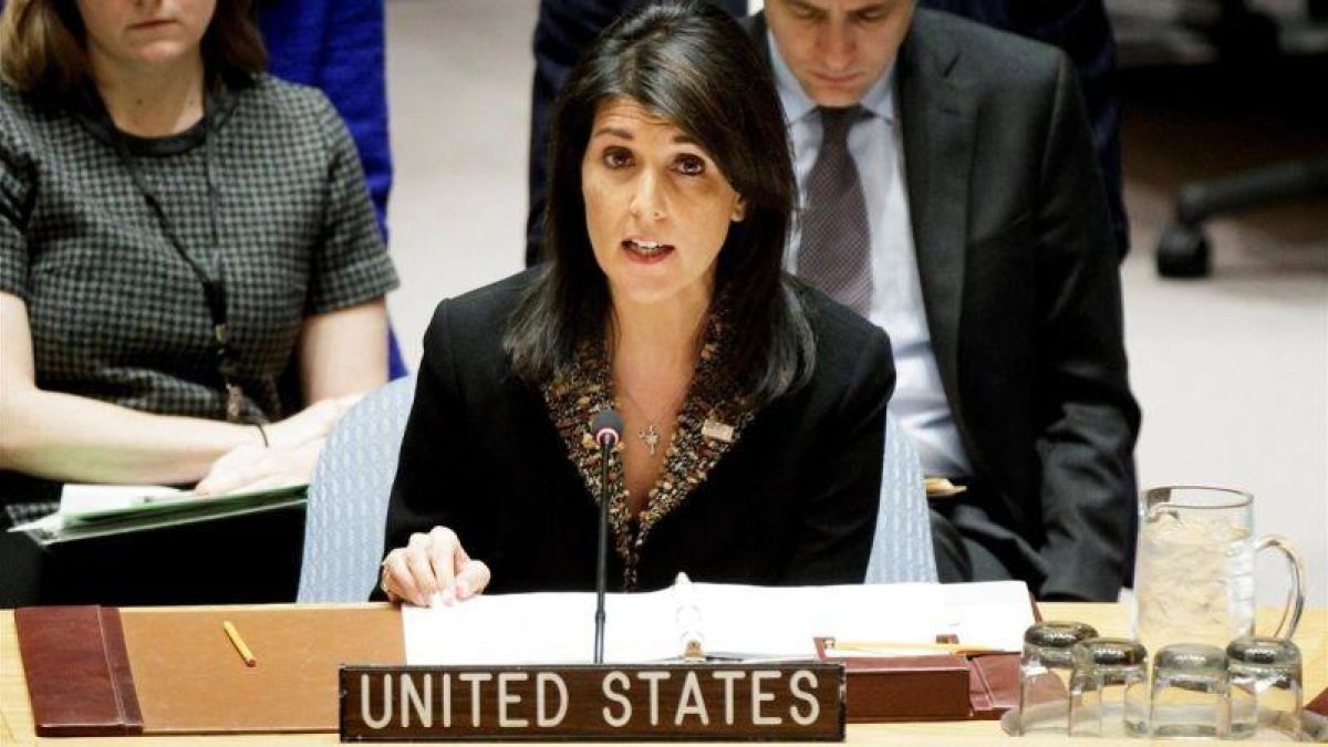 La embajadora estadounidense ante Naciones Unidas, Nikki Haley, durante una reunion del Consejo de Seguridad.