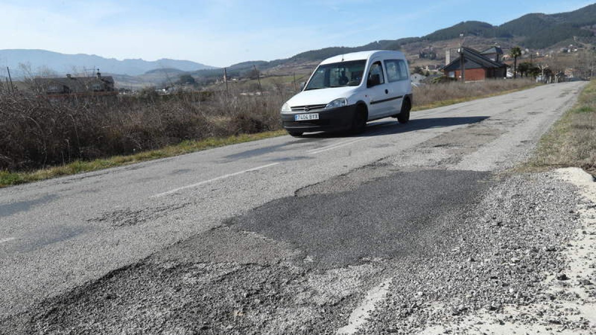 Carretera que une El escaril con Campo. L. DE LA MATA
