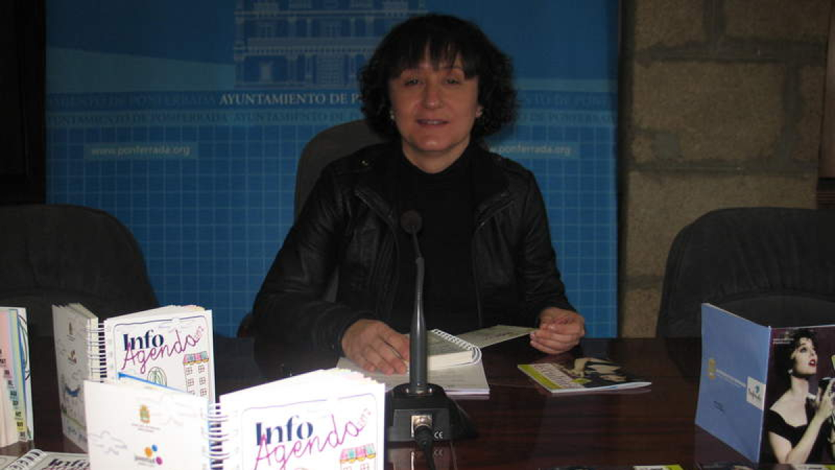 La edil de Turismo, Cultura y Juventud, ayer con la Infoagenda.