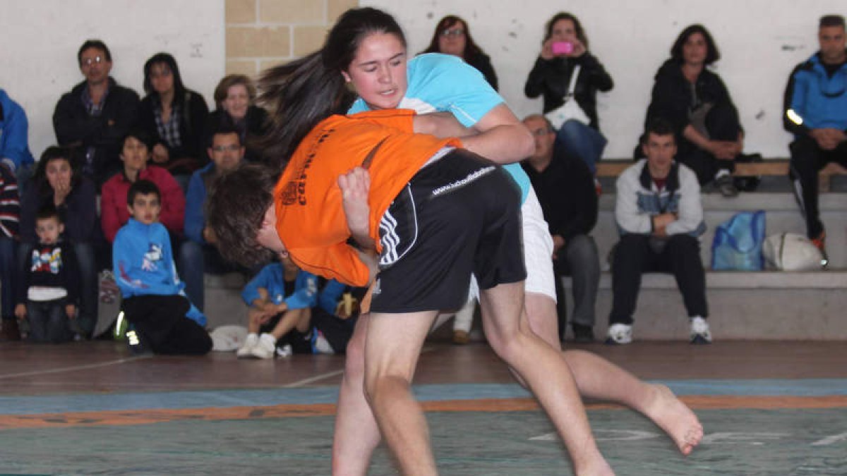 Manuel Valbuena y Vanesa Velasco, combate decisivo en la base.