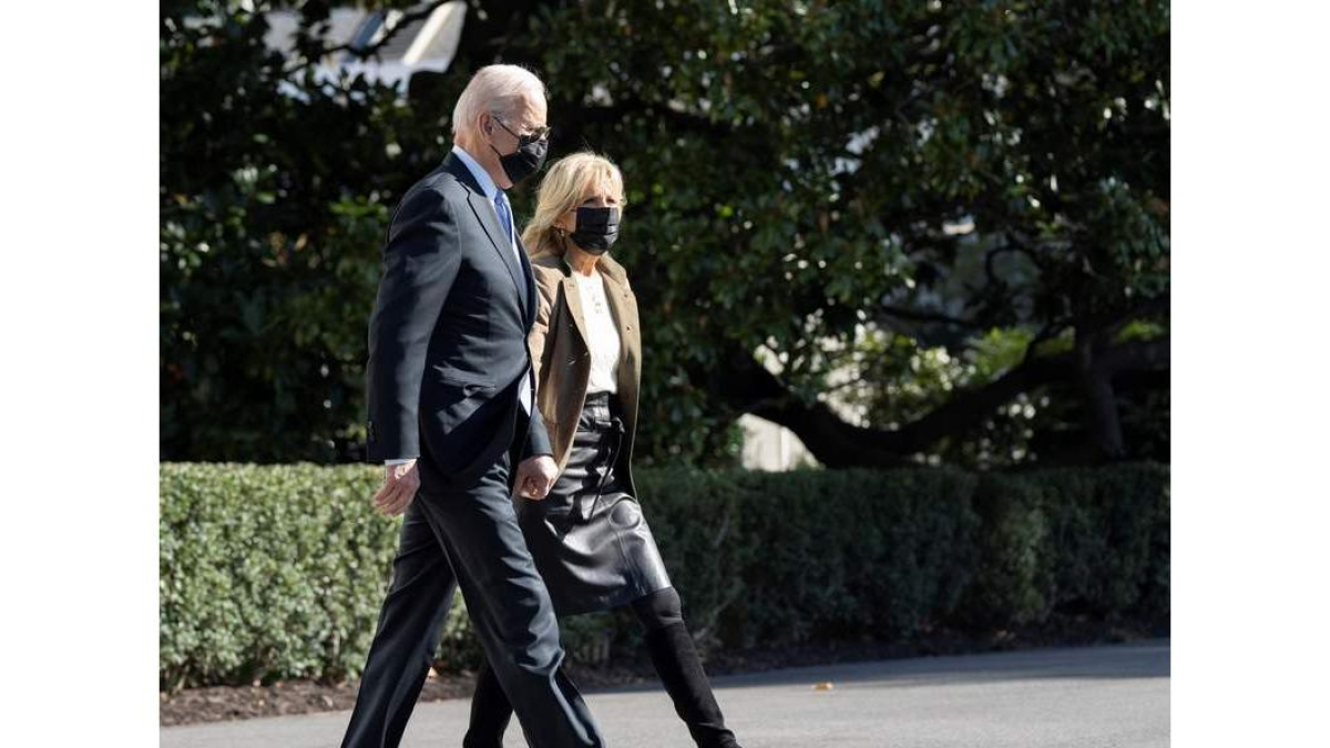 Joe Biden y su mujer en la Casa Blanca. CHRIS KLEPONIS