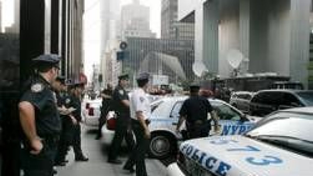 La ciudad de Nueva York ha acordonado la zona financiera con un impresionante despliegue policial