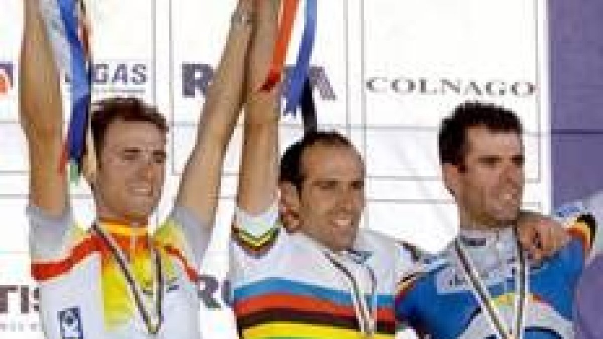 Alejandro Valverde, Igor Astarloa y Peter Van Petegem, en el podio