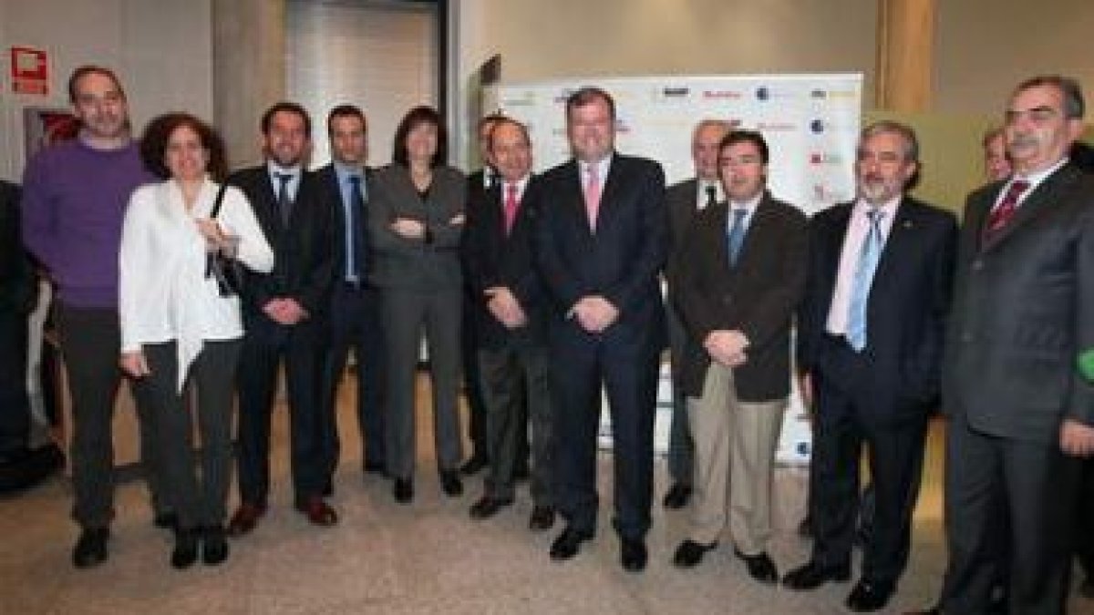 Antonio Silván, con responsables y técnicos de inspecciones técnicas y rehabilitación de edificios.