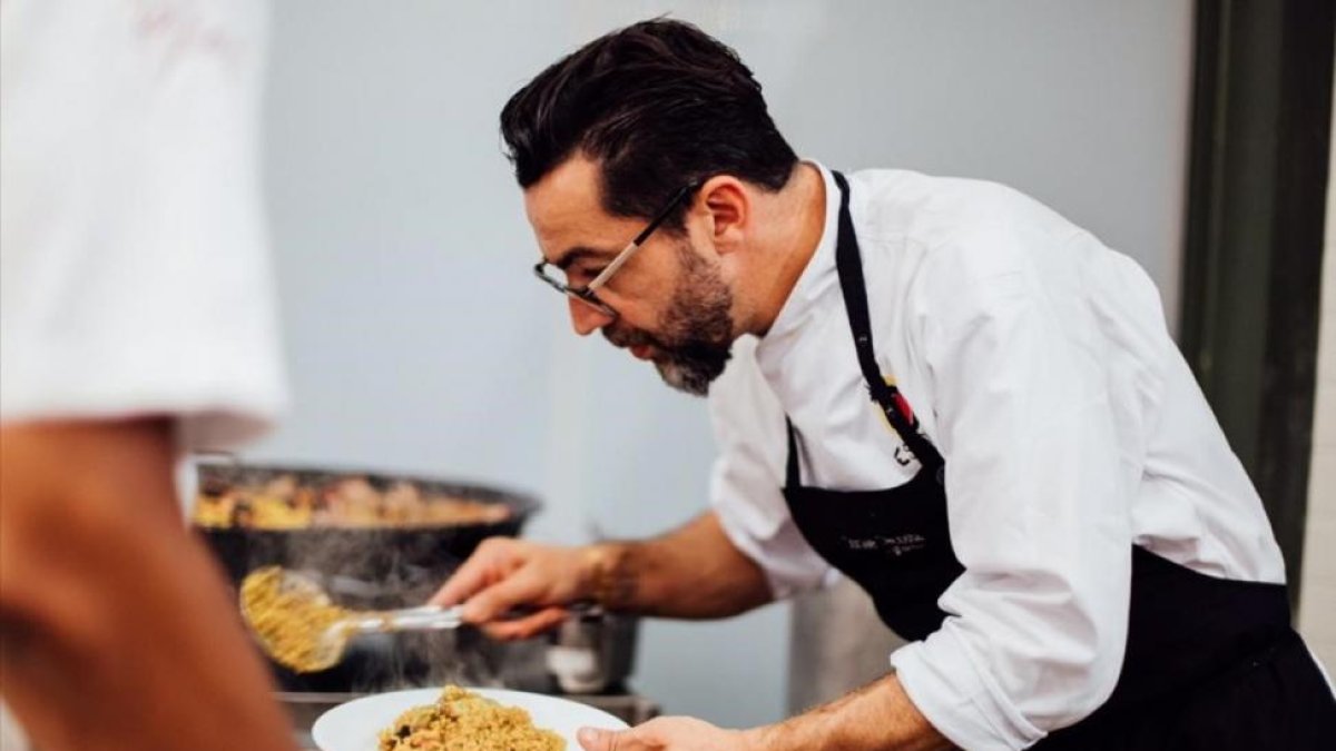 Quique Dacosta, chef tres estrellas Michelin, ha participado en 'Refettorio Gastromotiva', un proyecto solidario con motivo de los Juegos Olímpicos de Río de Janeiro.