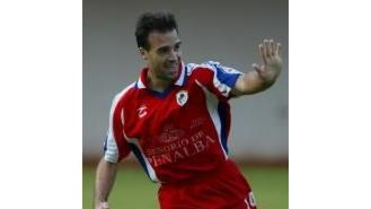 Lanza jugará hoy en el centro del campo de la Deportiva junto a Villa